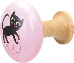 Porte-manteaux en bois avec un chat et un ornement rouge