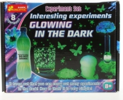 Expériences lumineuses fascinantes dans l’obscurité pour enfants