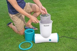 Pompe de filtration avec skimmer BESTWAY FlowClear Skimatic 3974 l/h + filtre de rechange