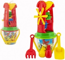 Set de sable avec moulin et moules