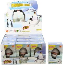 Œuf avec pingouin qui grandit dans l’eau