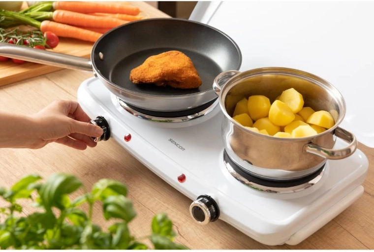 Deux plaques pour cuisiner confortablement