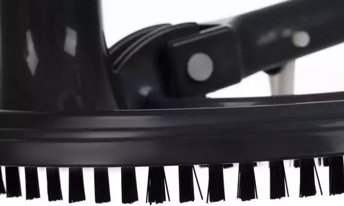 Forme en demi-lune et brosses rigides
