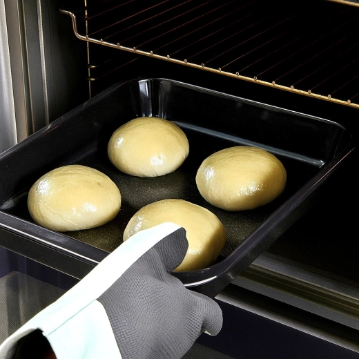 Hauts rebords pour une cuisson sûre