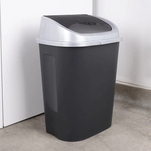 Couvercle basculant sans contact pour une utilisation propre