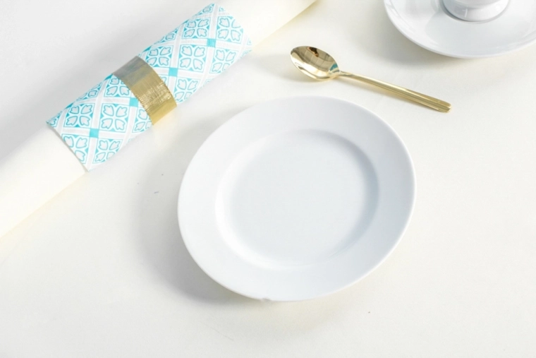 Facile à assortir pour une table moderne