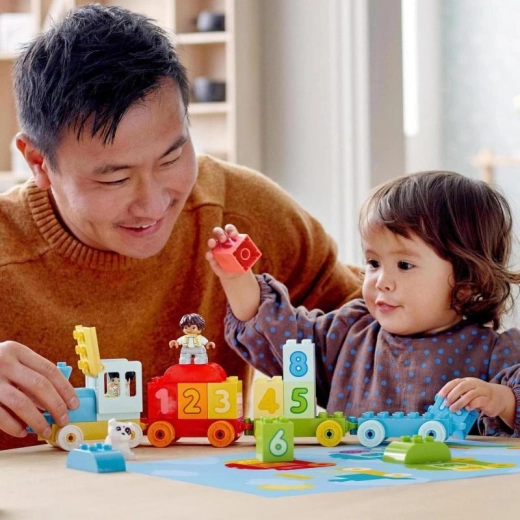 Jeu créatif avec figurines