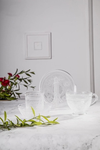 Verre transparent qui s’accorde avec toutes les tables