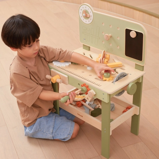 Véritable atelier pour petits bricoleurs