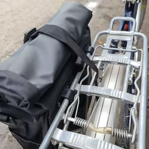 Fixation stable sur le porte-bagages arrière