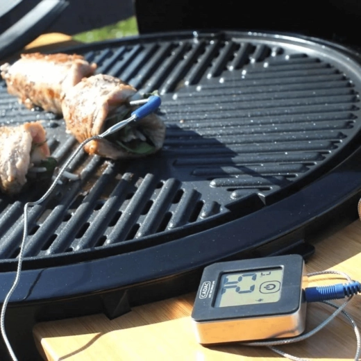 Fixation magnétique pratique près du gril