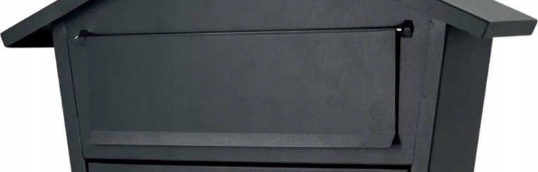 Volet rabattable protégeant la fente d’insertion