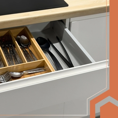 Ordre dans les tiroirs et organisation des couverts