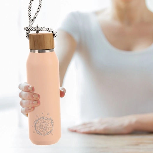 Élégante combinaison d’inox et de bambou