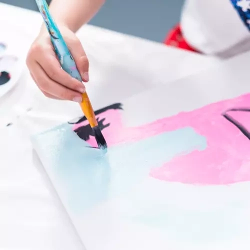 Sûres pour les activités créatives à la maison