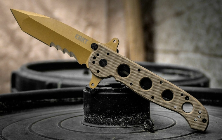 Ouverture rapide par flipper et protection des doigts