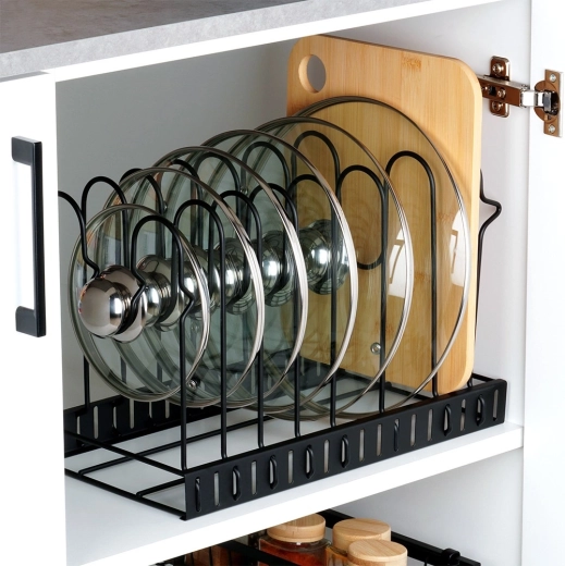 Ordre dans le placard et sur le plan de travail