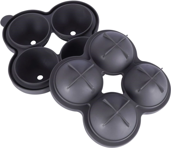 Quatre boules de glace parfaitement rondes