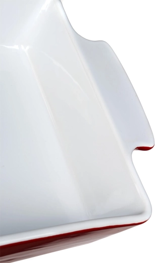 Rouge élégant à l’extérieur, émail blanc à l’intérieur