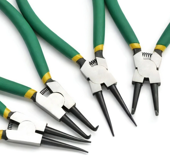 4 pinces pour différents types de travaux