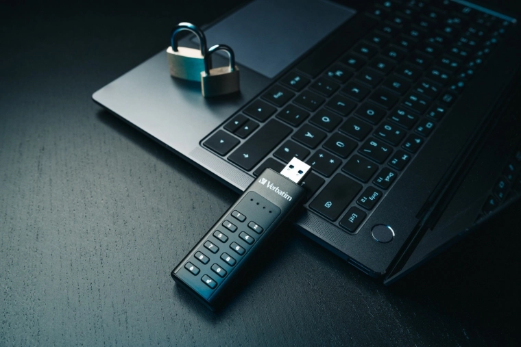 Protection contre le devinage du code et USB 3.2 Gen 1 rapide