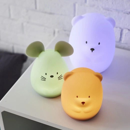 Jusqu’à 12 heures d’éclairage et recharge via micro USB