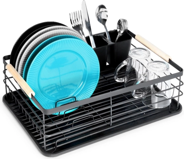 Agencement bien pensé pour 10 assiettes et des verres