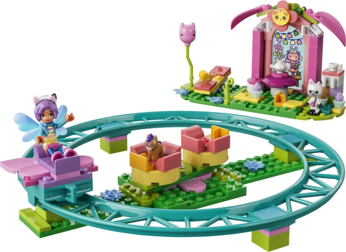 Un parc d’attractions féerique plein de manèges