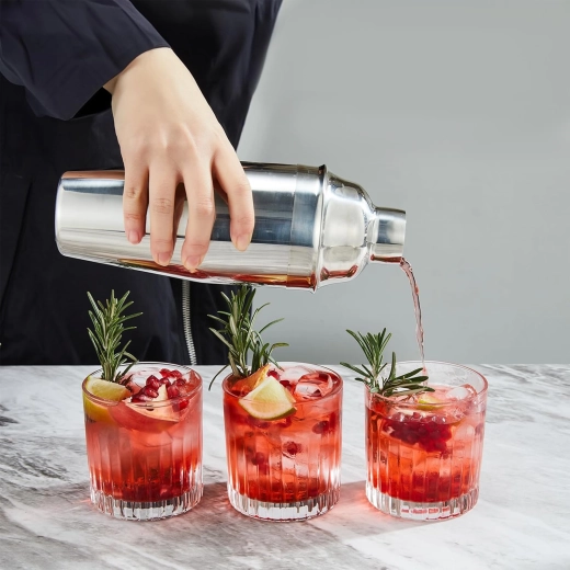 Shaker 700 ml avec passoire intégrée pour un service propre