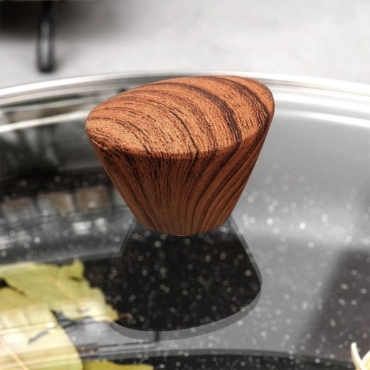 Prise en main confortable au look bois et évacuation de la vapeur