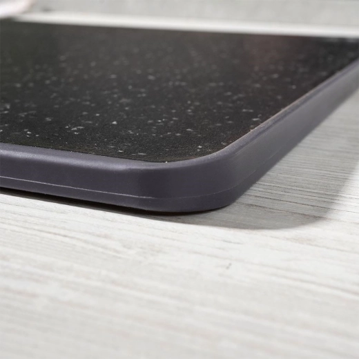 Bords antidérapants pour une découpe en toute sécurité