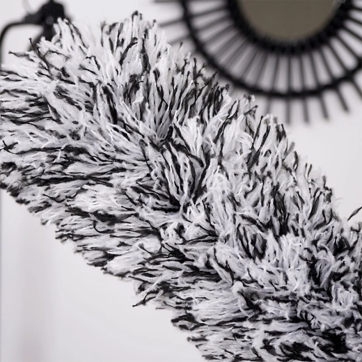 La microfibre antistatique capture la poussière dès le premier passage