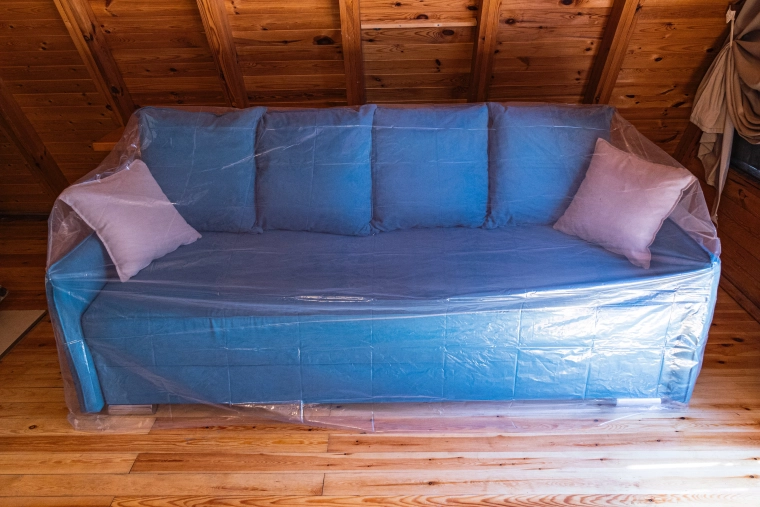 Film transparent pour une couverture complète du mobilier