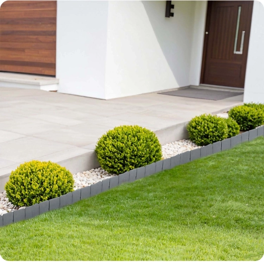 Séparation nette de la pelouse et du gravier