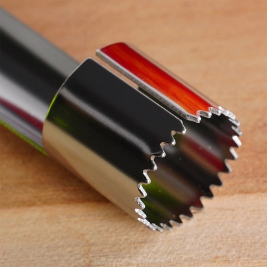 Bord dentelé tranchant pour une coupe nette