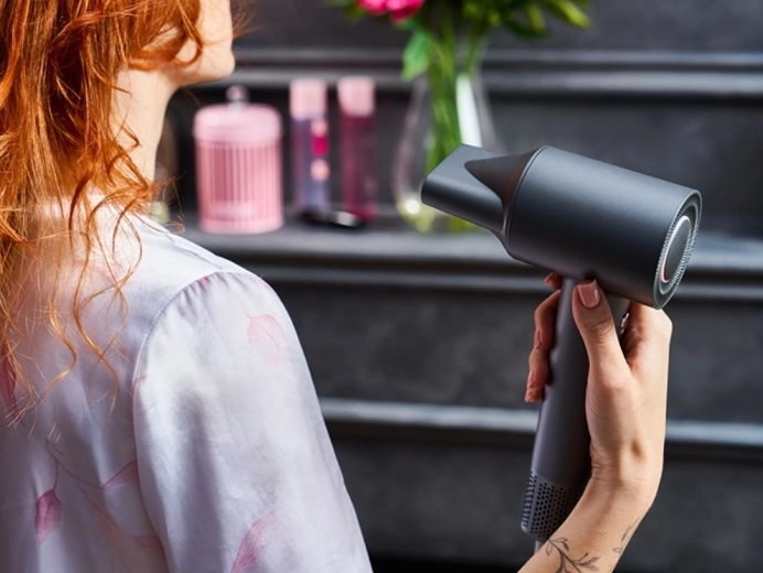 Ionisation pour des cheveux lisses et brillants
