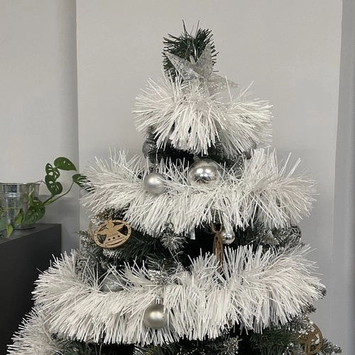 6 mètres de décoration pour le sapin et les rambardes