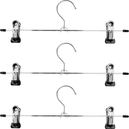 Structure métallique robuste de couleur argentée