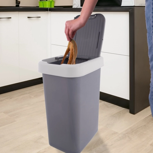 Couvercle basculant à ouverture bidirectionnelle