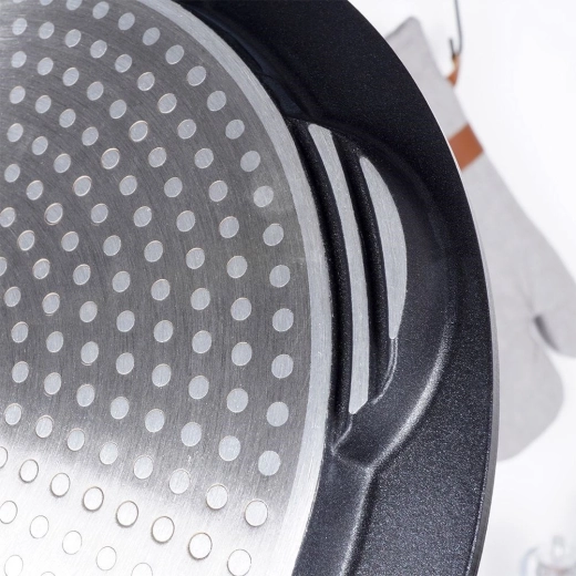 Répartition rapide de la chaleur et fond induction