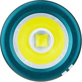 Puissance compacte : jusqu’à 180 lm et 48 m de portée