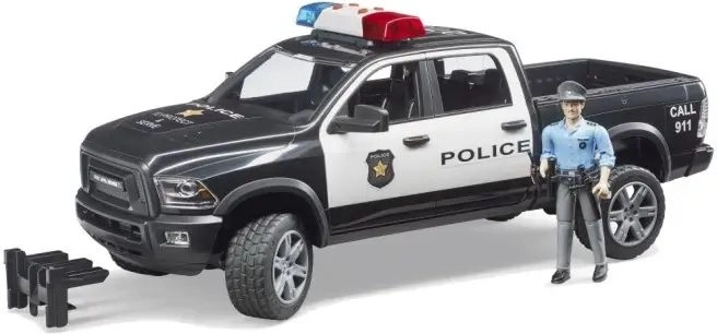 Policier avec équipement complet