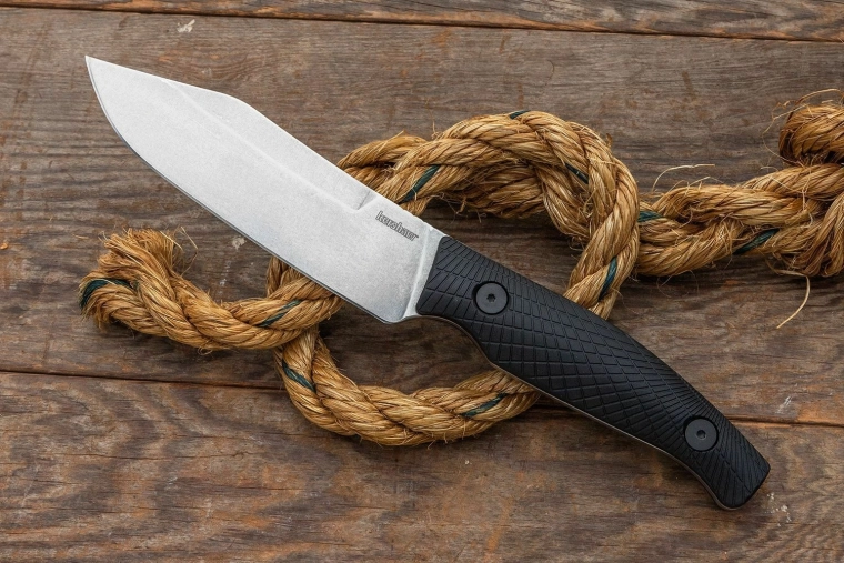 Lame bowie performante en acier à outils D2