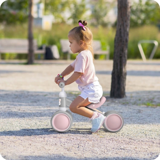 Construction tricycle stable pour les premiers pas