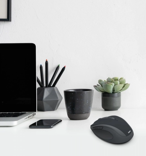 Ergonomie pour la main droite et 6 boutons