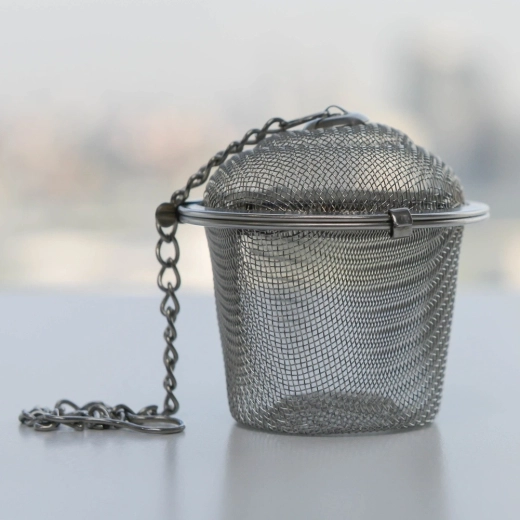 Suspension sur une tasse ou une théière