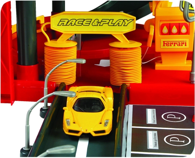 Ascenseur fonctionnel et lave-auto réaliste