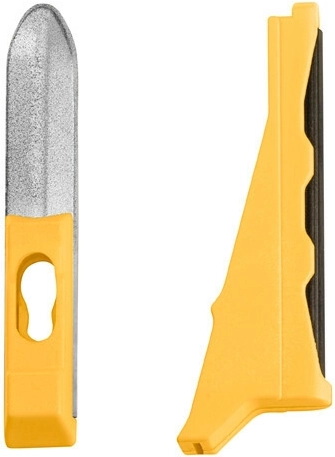 Équipement outdoor : pierre à feu, sifflet, tige diamant