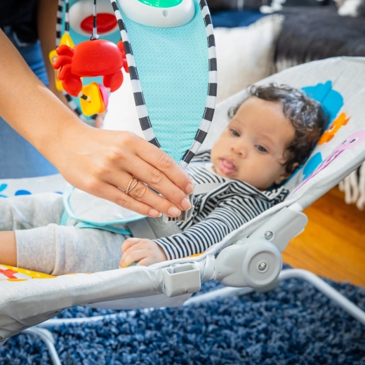 Arceau amovible avec jouets suspendus
