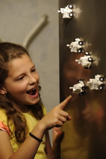 Déplacement sur des surfaces métalliques verticales